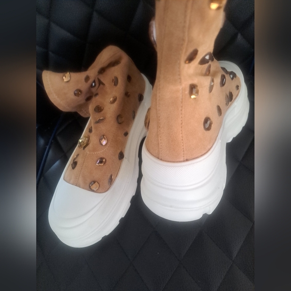 Cape ROBBIN Tan Chunky Rhinestone Booties - Size 8 - Picture 2 of 4